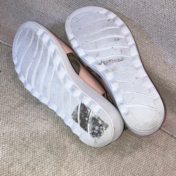 Clarks Women's size 6 1/2  dusty rose Blush Sandals with Velcro at ankle - Picture 6 of 16